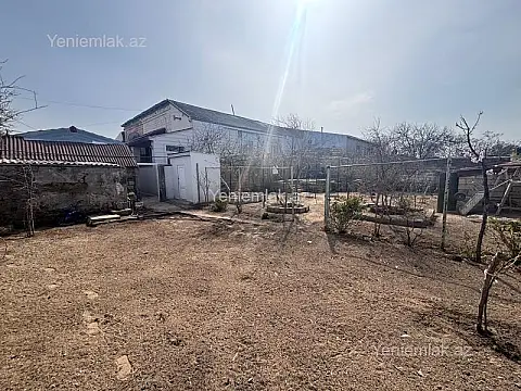 Satılır 9 otaqlı həyət evi 200 m²