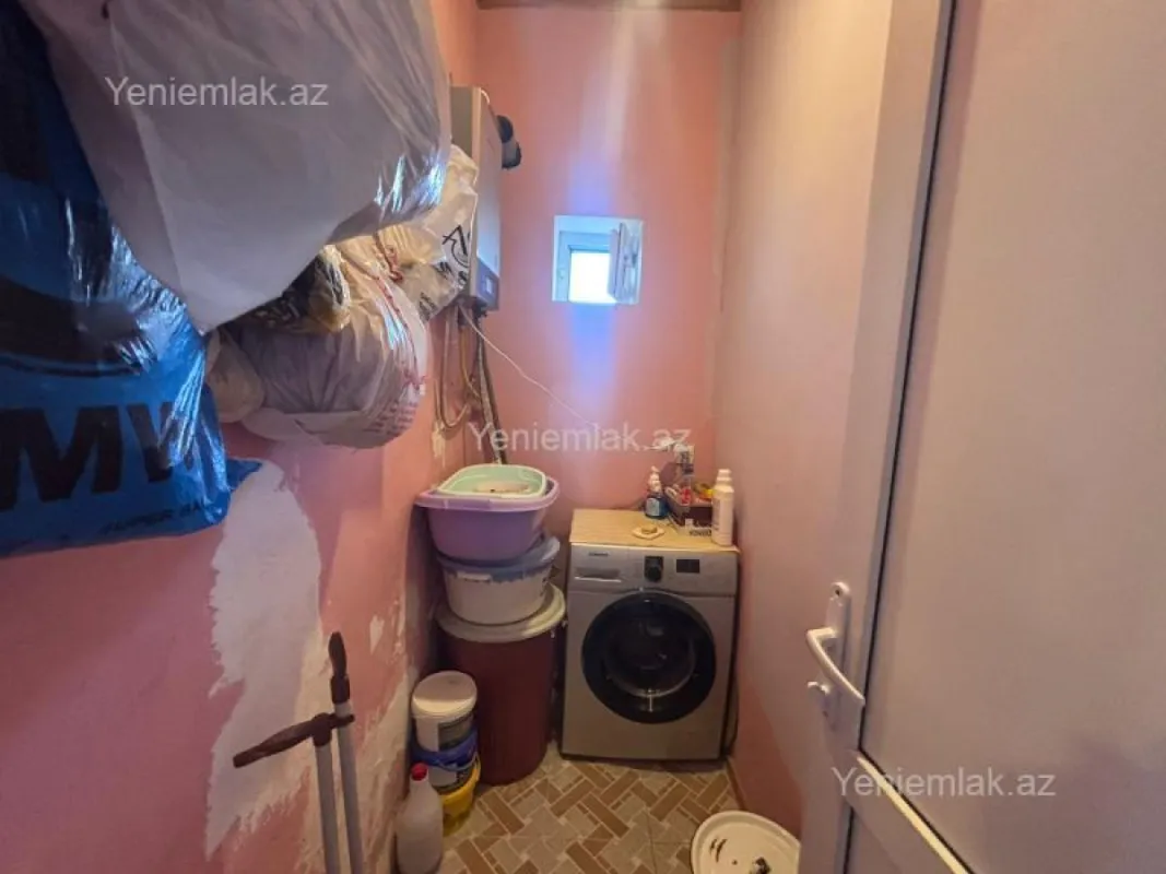 Satılır 9 otaqlı həyət evi 200 m²