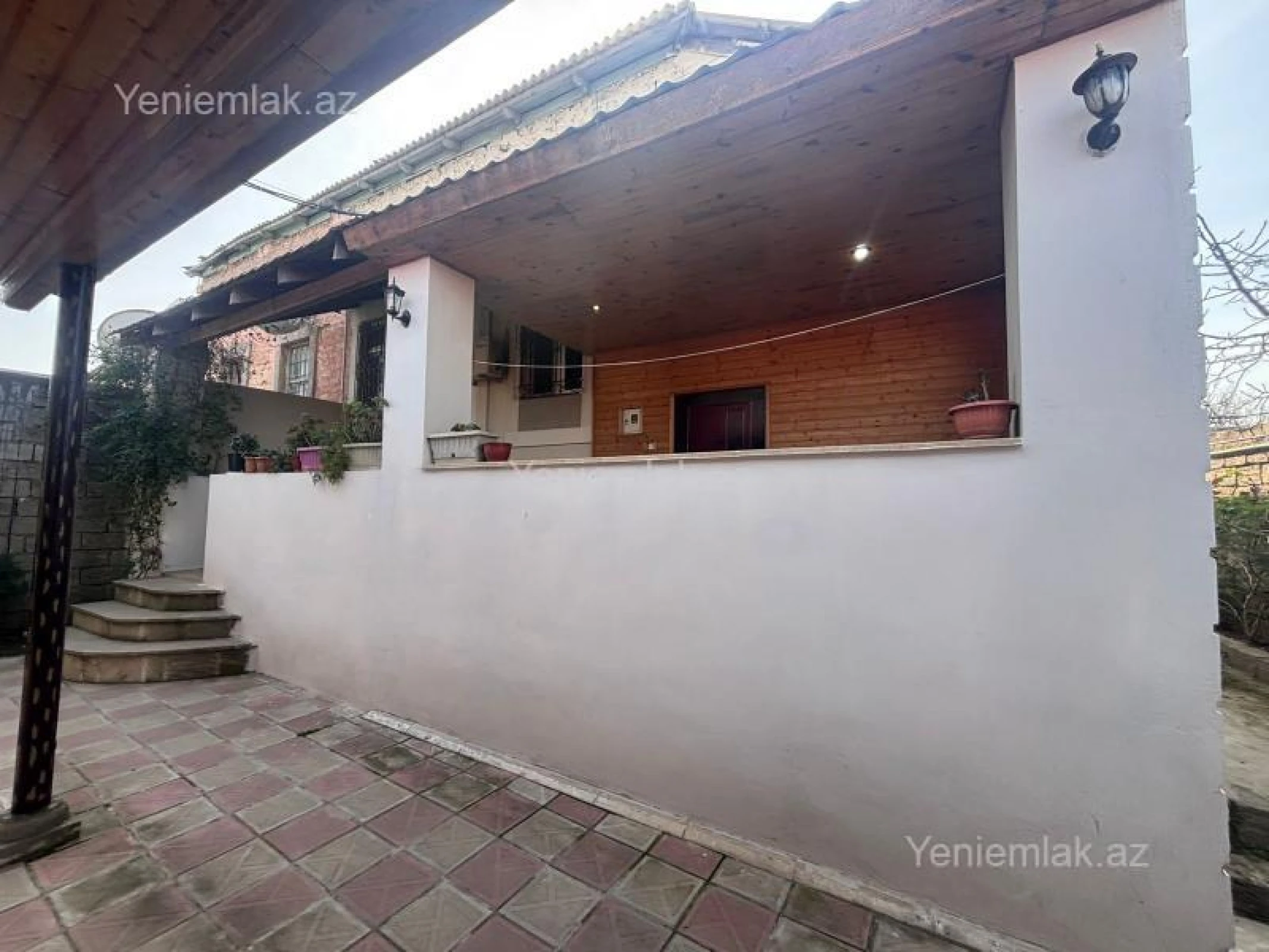 Satılır 9 otaqlı həyət evi 200 m²