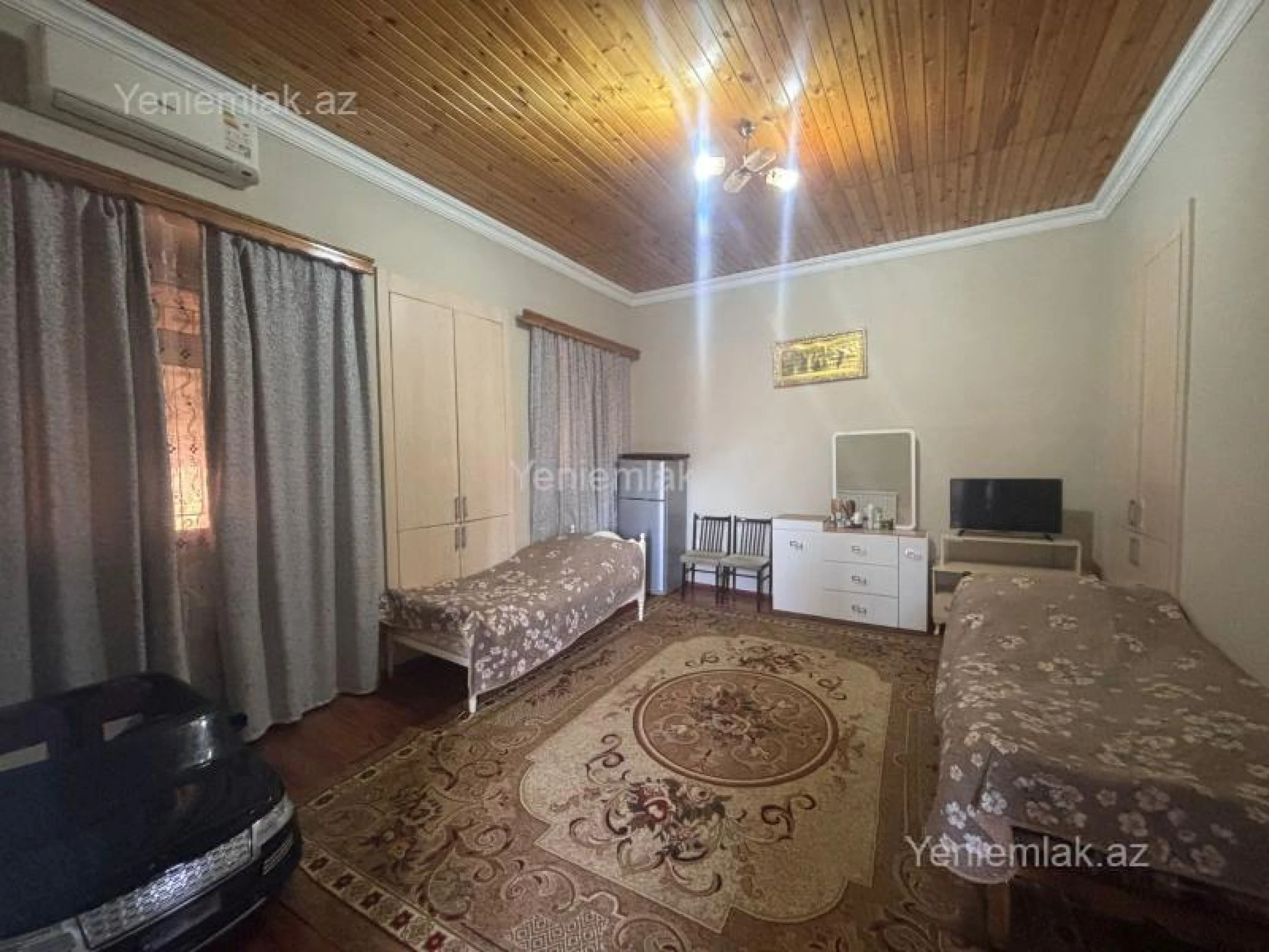 Satılır 9 otaqlı həyət evi 200 m²