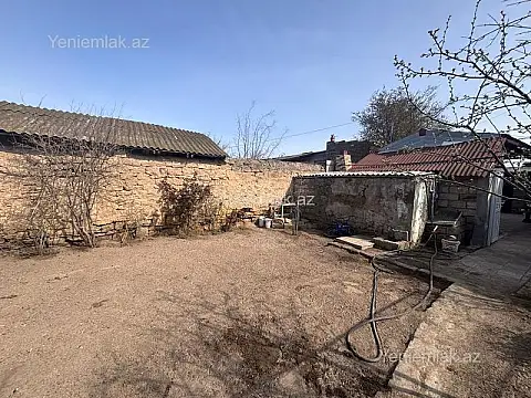 Satılır 9 otaqlı həyət evi 200 m²