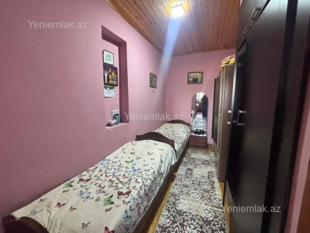 Satılır 9 otaqlı həyət evi 200 m²