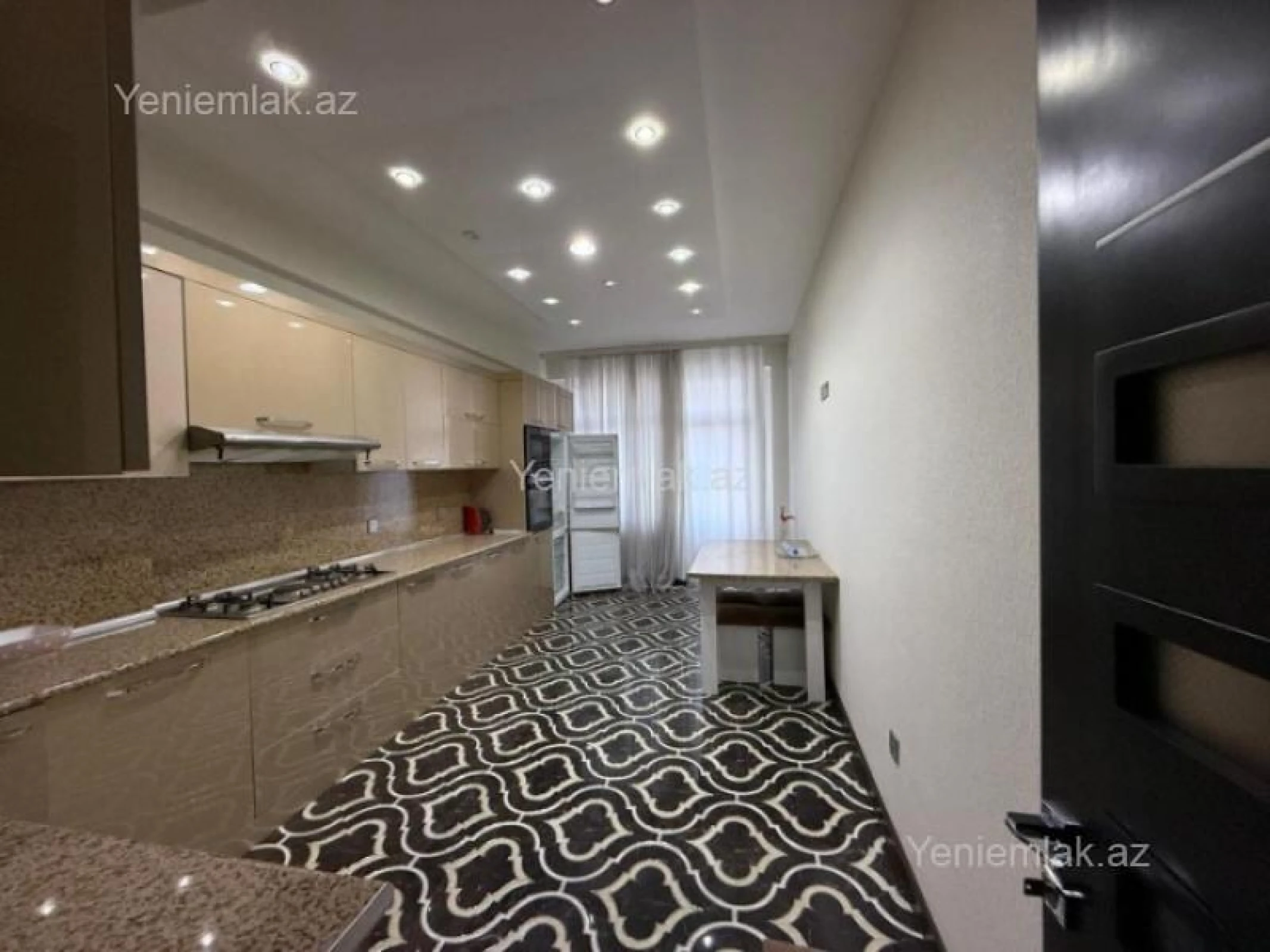Satılır 3 otaqlı yeni tikili 136 m²