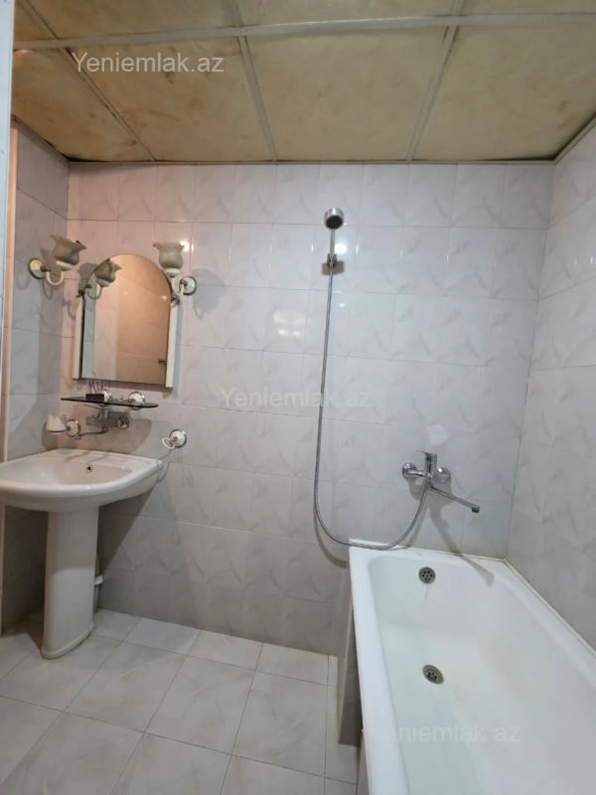 Satılır 3 otaqlı köhnə tikili 80 m²