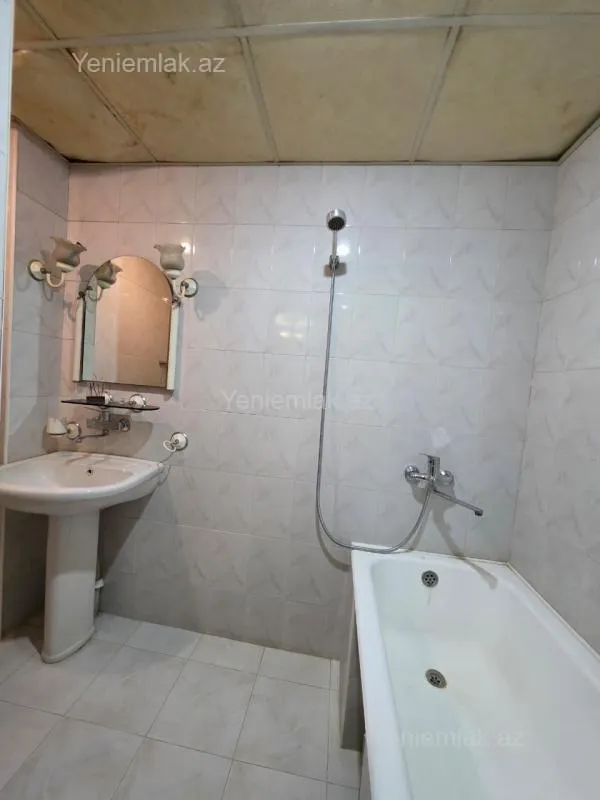 Satılır 3 otaqlı köhnə tikili 80 m²