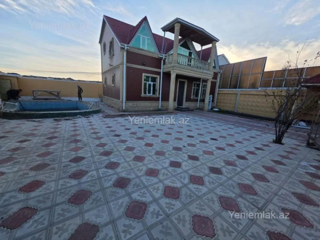 Satılır 5 otaqlı həyət evi 180 m²