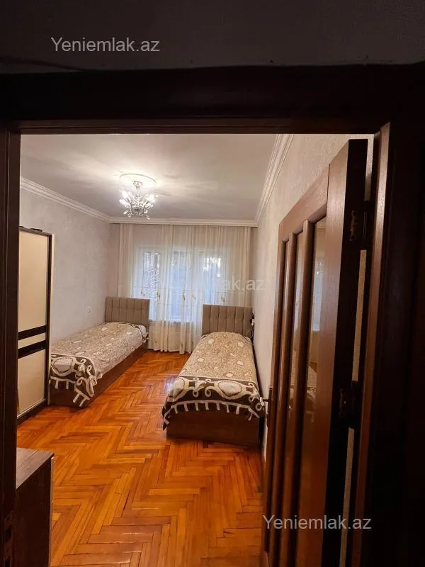 Satılır 3 otaqlı köhnə tikili 80 m²