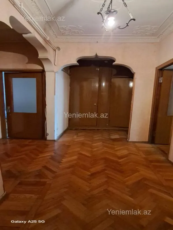 Satılır mənzil 76 m²