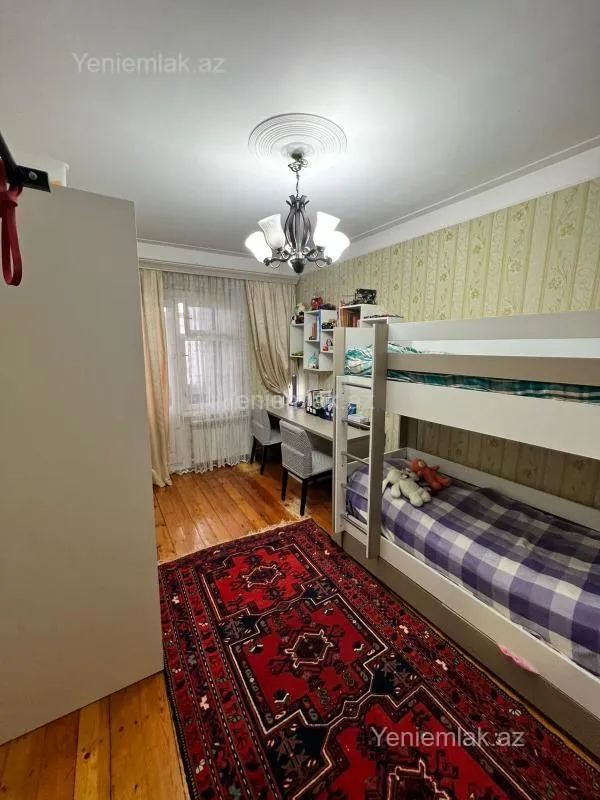 Satılır 3 otaqlı köhnə tikili 85 m²