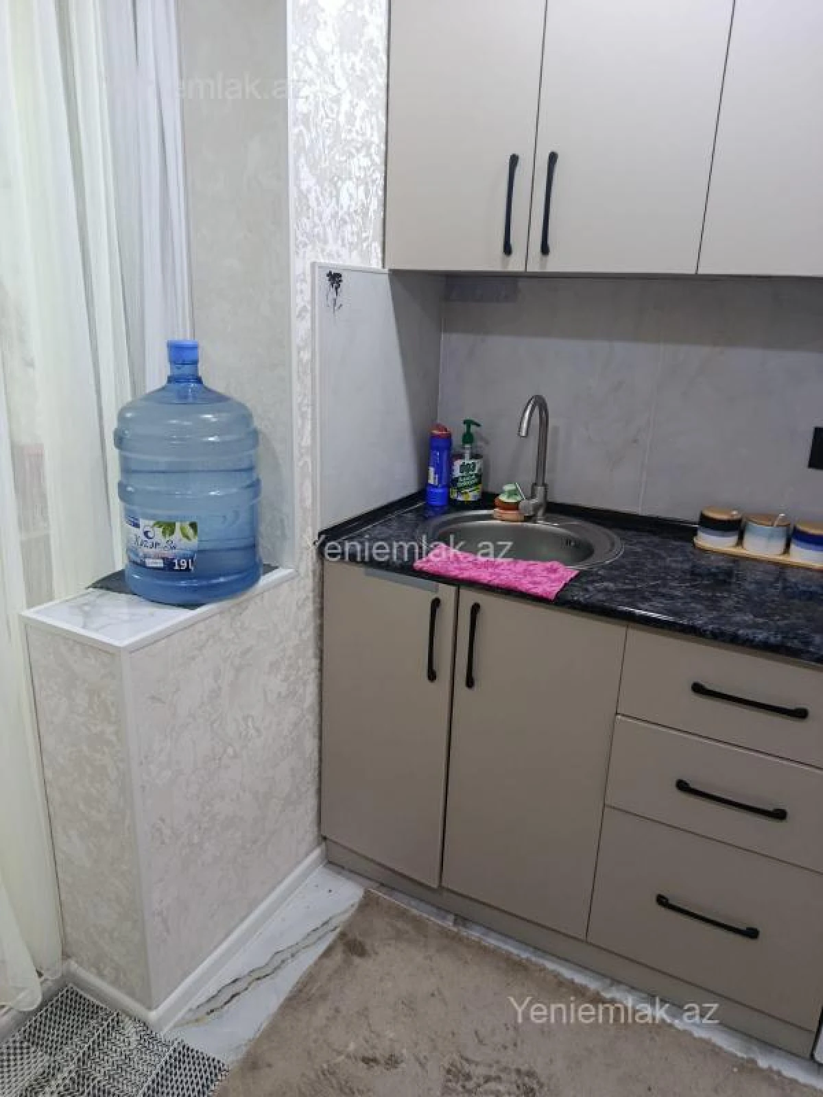 Satılır 3 otaqlı köhnə tikili 60 m²
