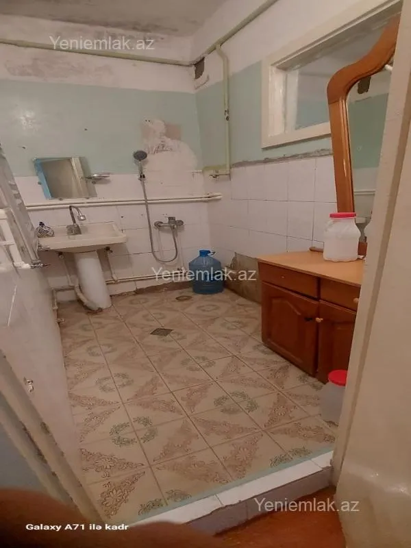 Satılır 2 otaqlı köhnə tikili 60 m²
