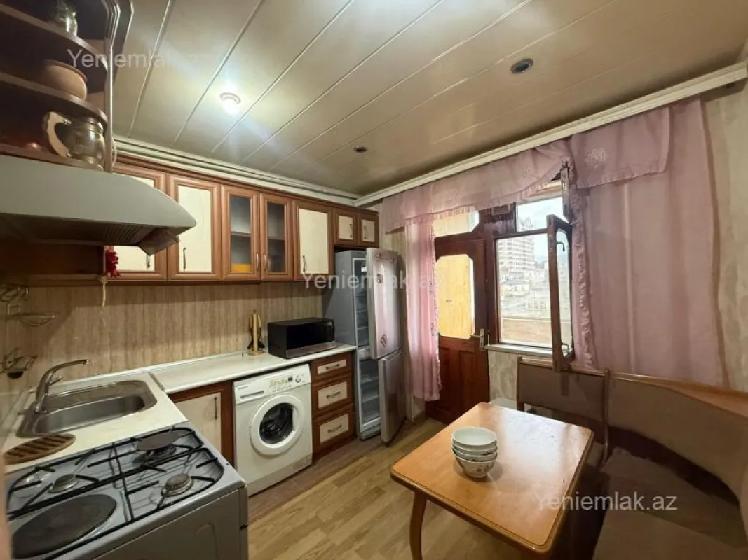 Satılır 3 otaqlı köhnə tikili 80 m²