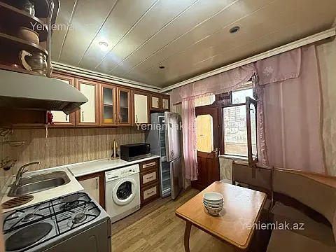 Satılır 3 otaqlı köhnə tikili 80 m²