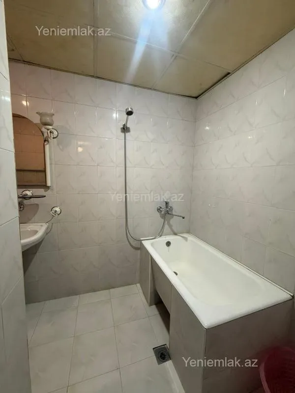 Satılır 3 otaqlı köhnə tikili 80 m²