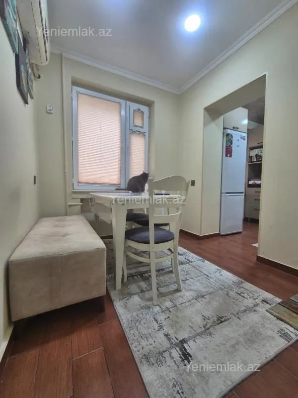 Satılır 3 otaqlı köhnə tikili 90 m²