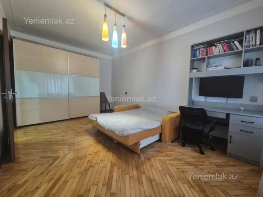 Satılır 3 otaqlı köhnə tikili 90 m²