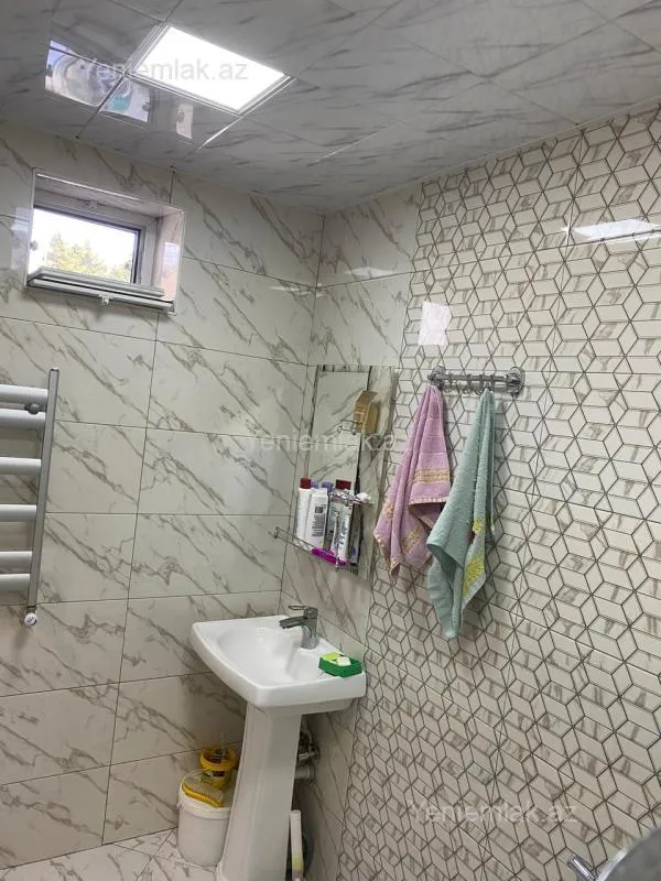 Satılır 5 otaqlı həyət evi 160 m²