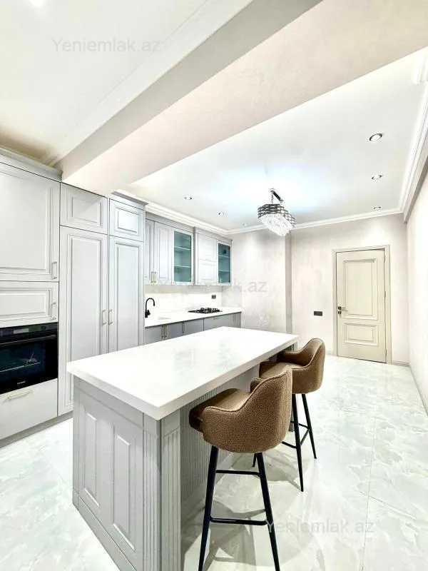 Satılır 3 otaqlı yeni tikili 138 m²