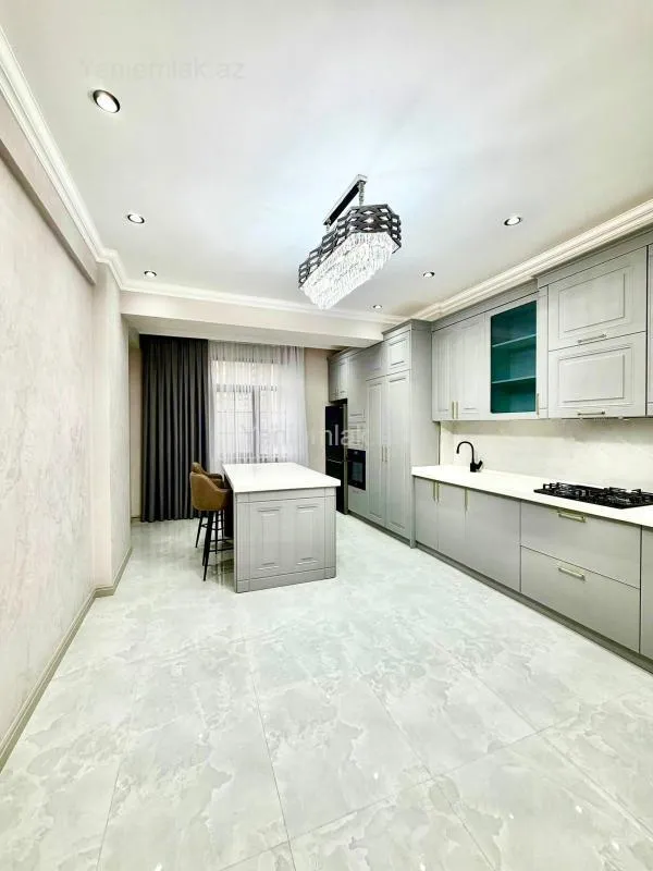 Satılır 3 otaqlı yeni tikili 138 m²