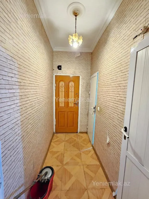 Satılır 4 otaqlı köhnə tikili 110 m²