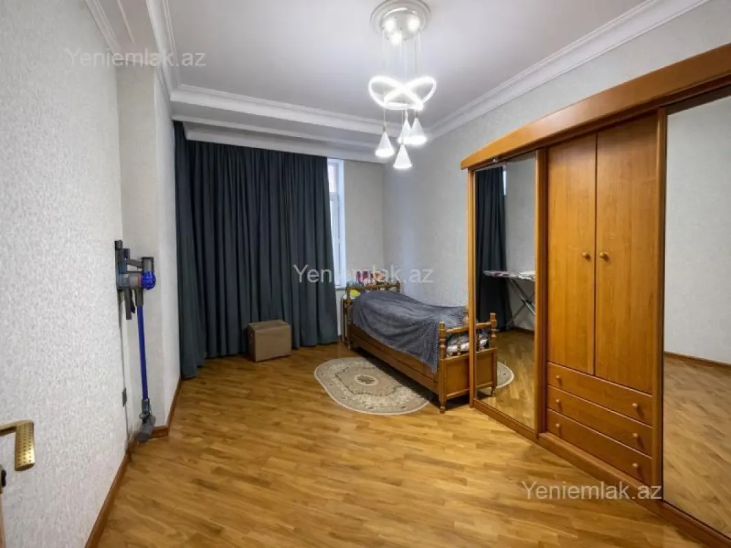 Satılır 3 otaqlı yeni tikili 170 m²