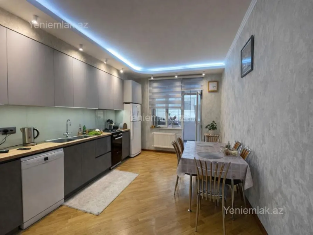 Satılır 3 otaqlı yeni tikili 170 m²