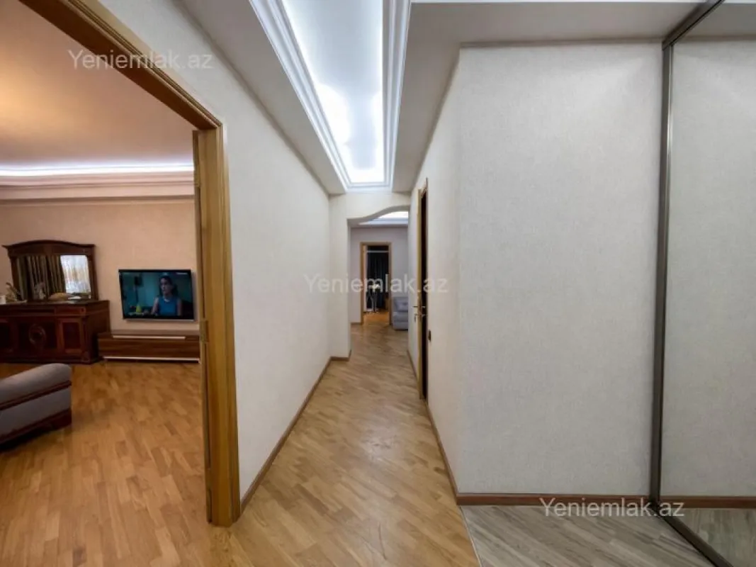 Satılır 3 otaqlı yeni tikili 170 m²