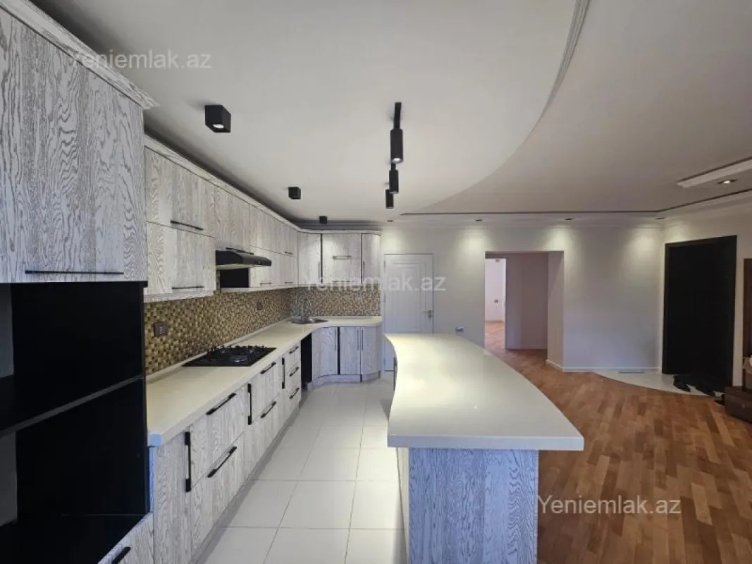 Satılır 3 otaqlı köhnə tikili 100 m²