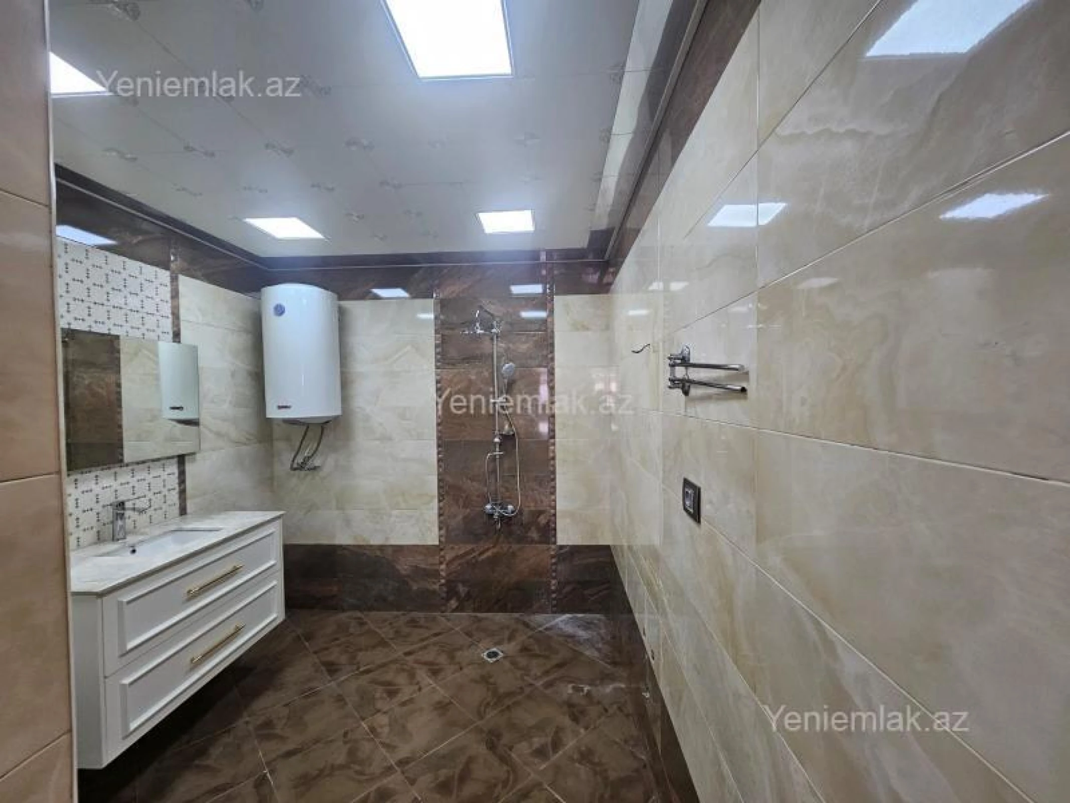 Satılır 3 otaqlı köhnə tikili 100 m²