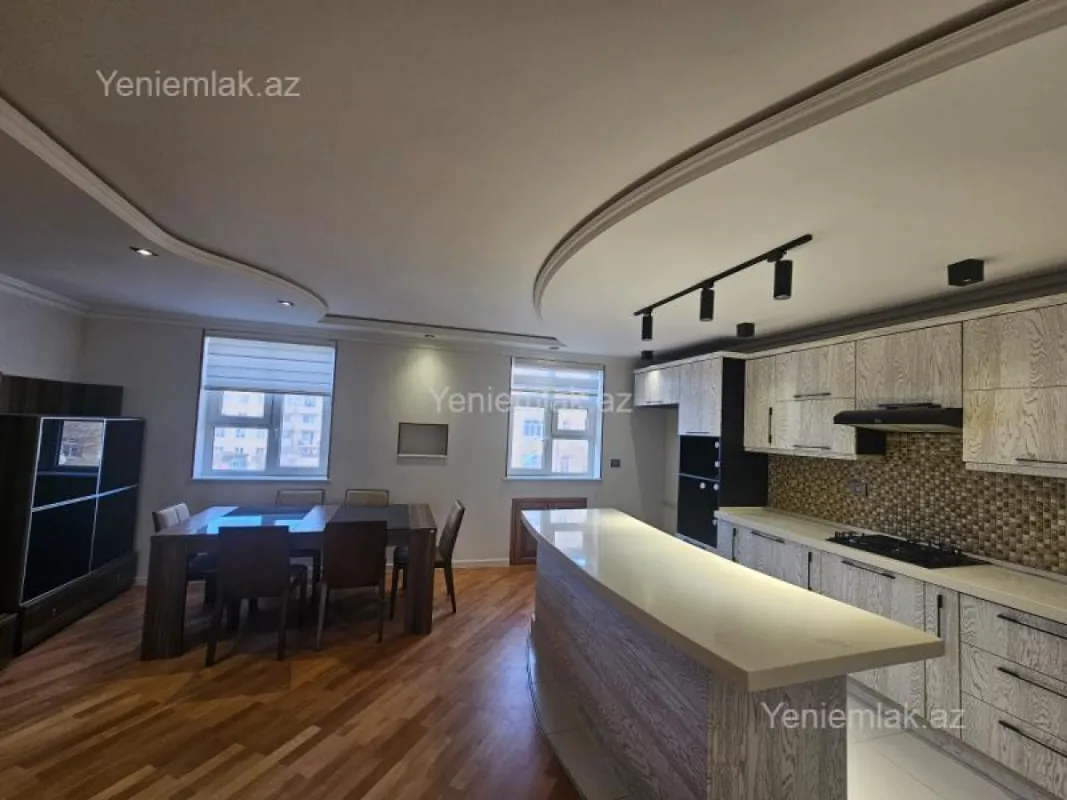 Satılır 3 otaqlı köhnə tikili 100 m²