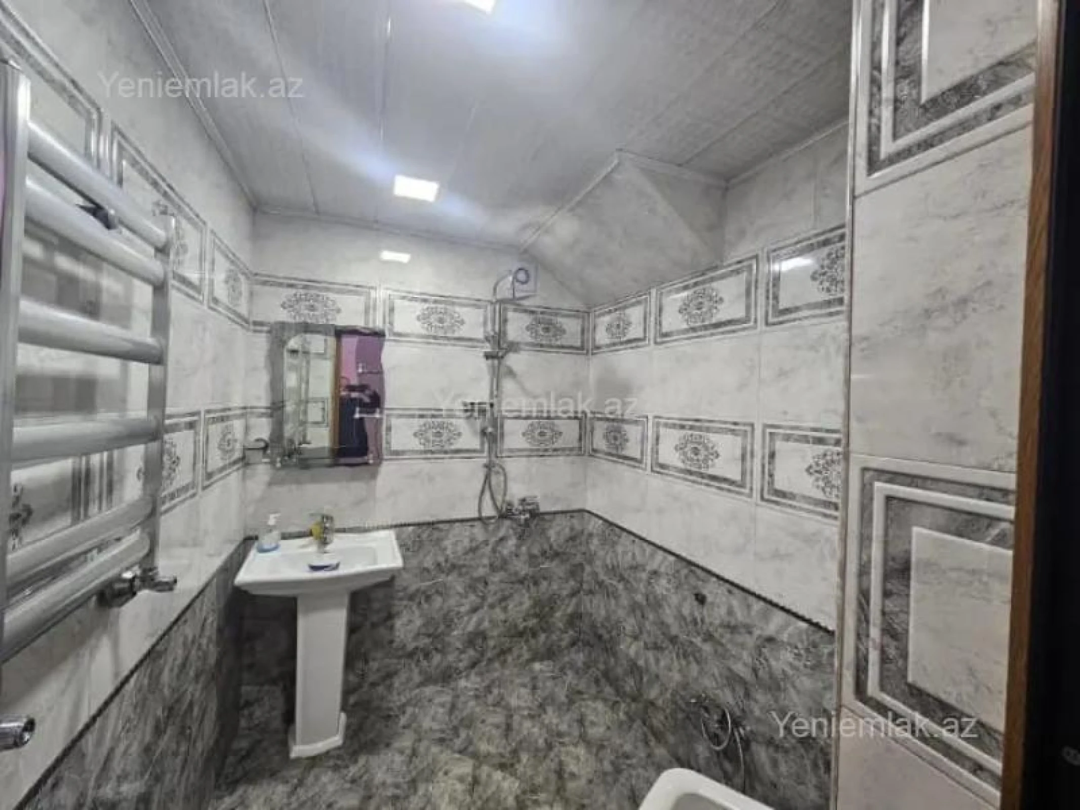 Satılır 5 otaqlı həyət evi 150 m²