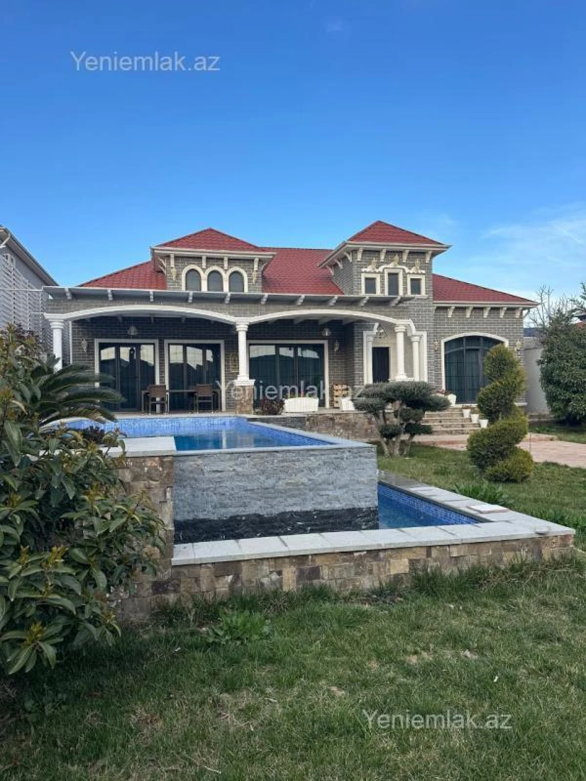 Satılır 5 otaqlı həyət evi 254 m²