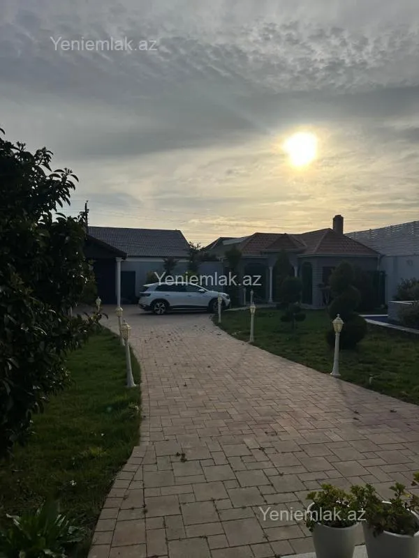 Satılır 5 otaqlı həyət evi 254 m²