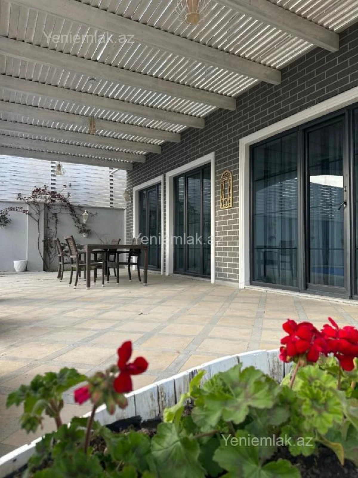 Satılır 5 otaqlı həyət evi 254 m²