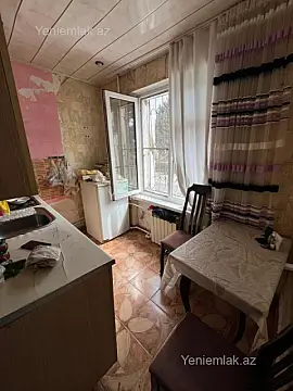 Satılır 1 otaqlı köhnə tikili 40 m²