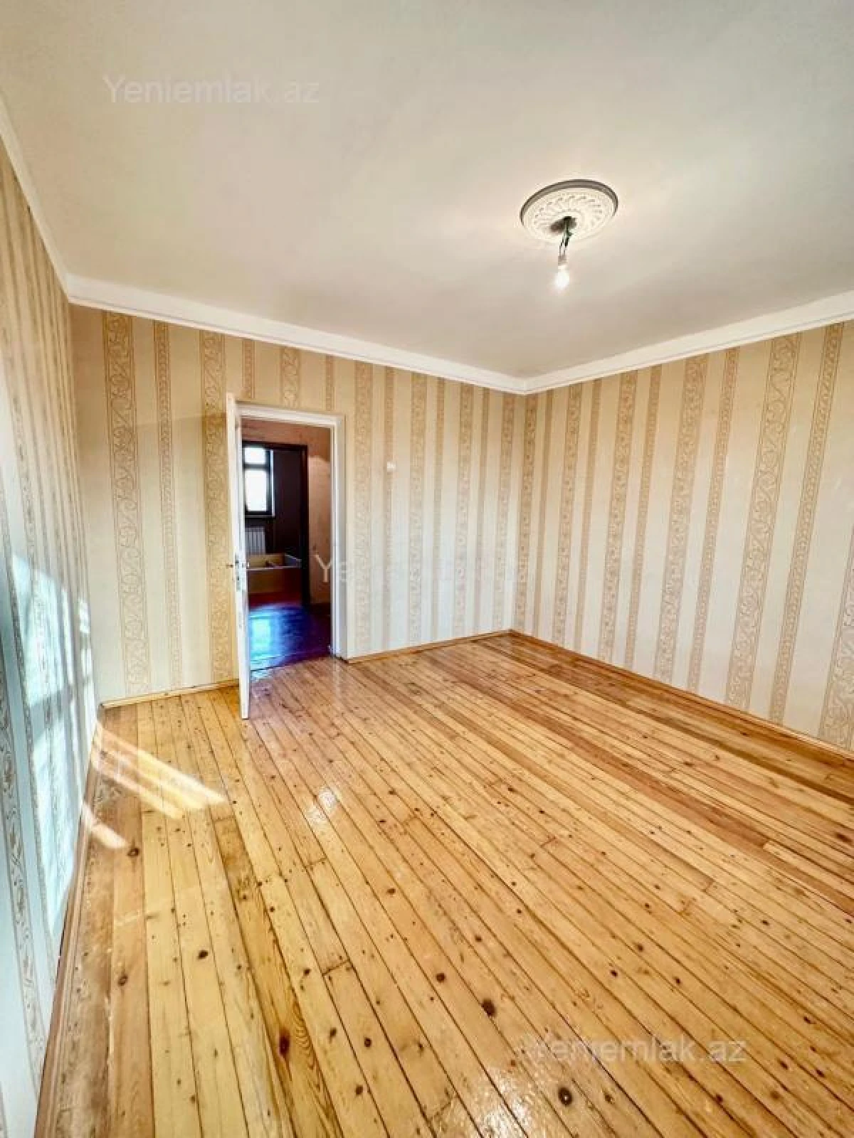 Satılır 3 otaqlı köhnə tikili 80 m²