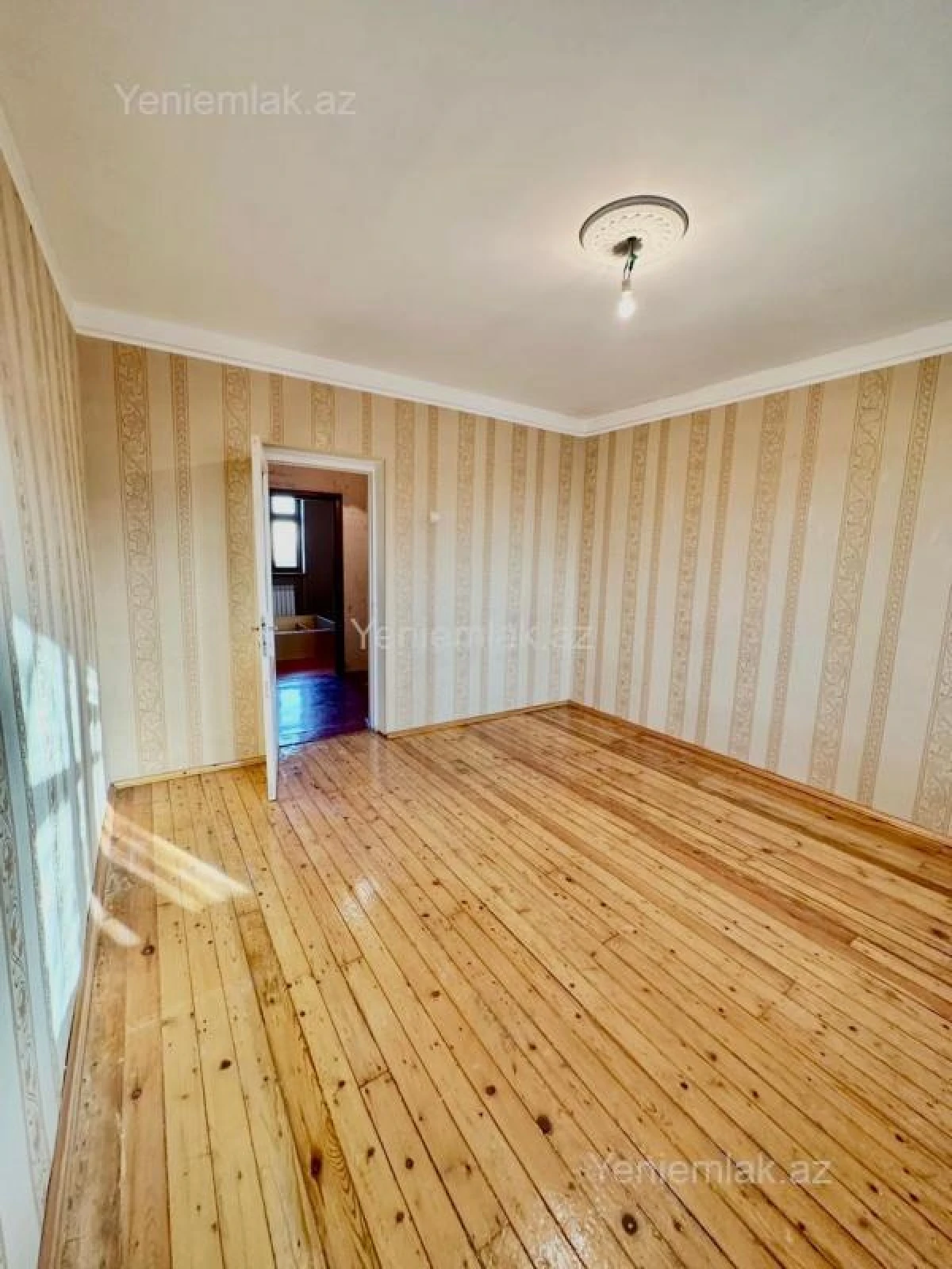 Satılır 3 otaqlı köhnə tikili 80 m²
