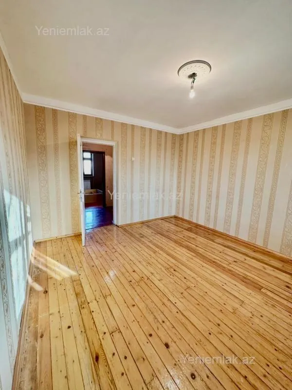 Satılır 3 otaqlı köhnə tikili 80 m²