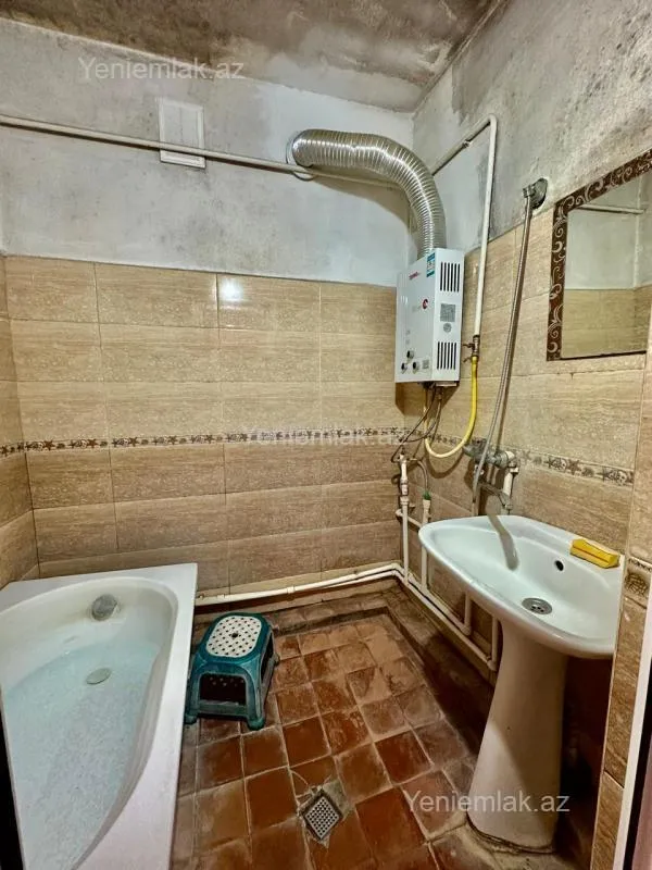 Satılır 3 otaqlı köhnə tikili 80 m²