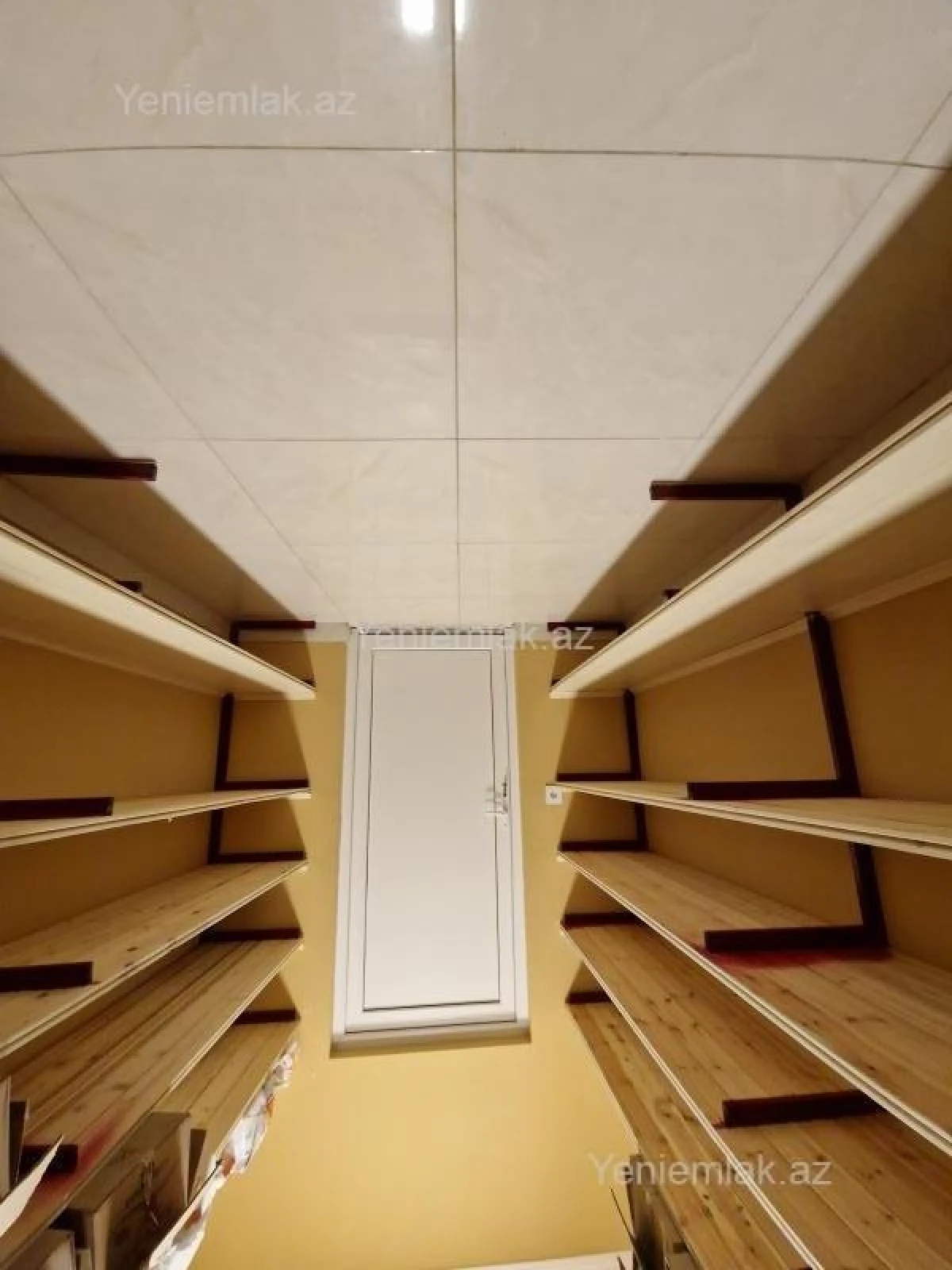 Satılır 8 otaqlı obyekt 208 m²