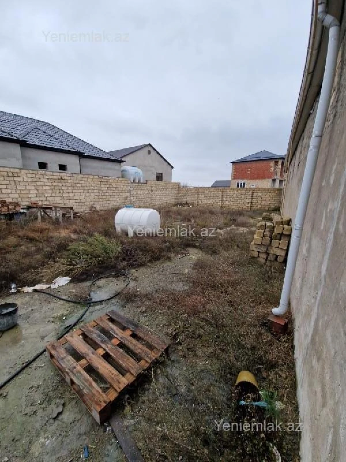 Satılır 8 otaqlı obyekt 208 m²