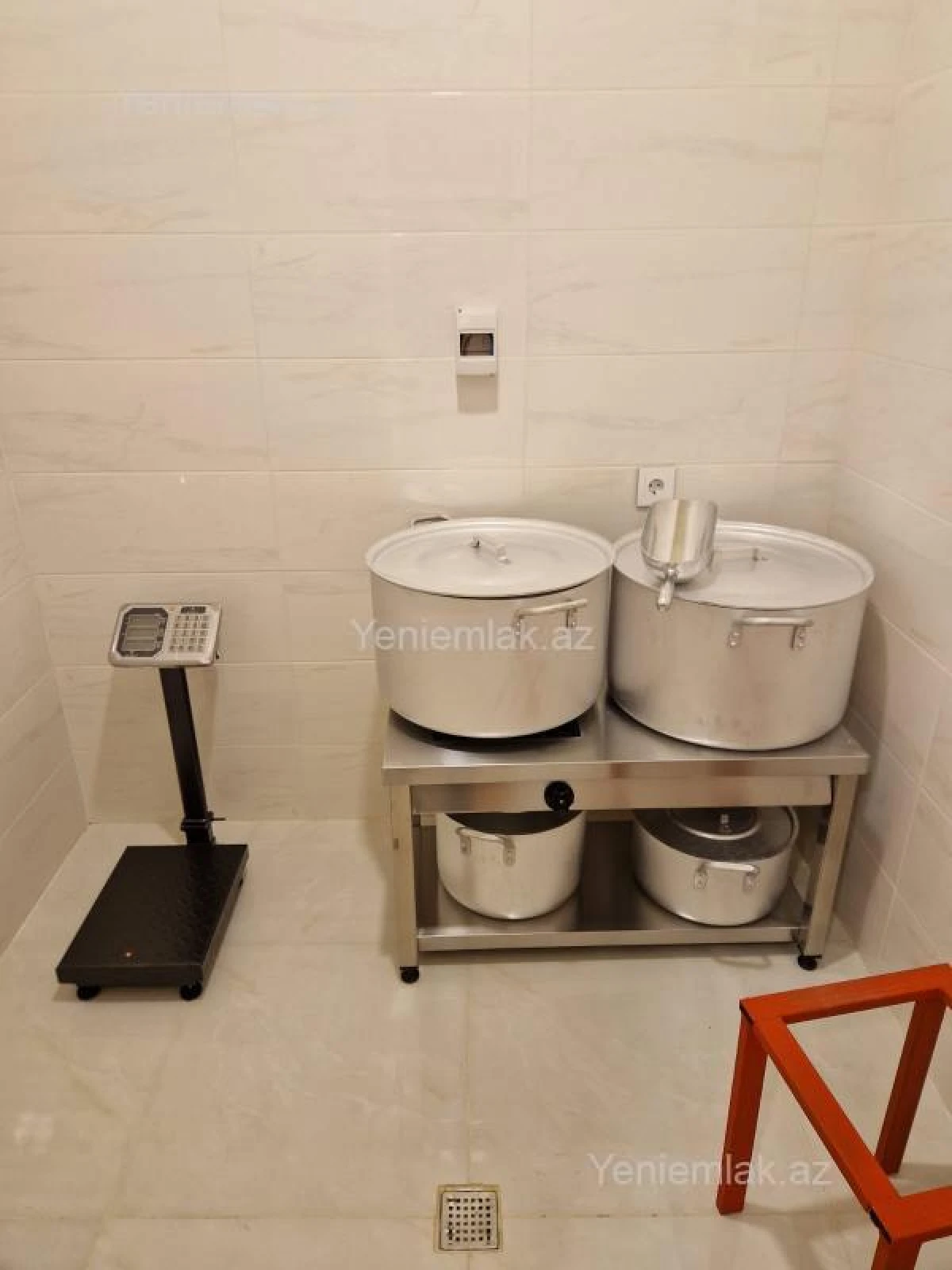 Satılır 8 otaqlı obyekt 208 m²