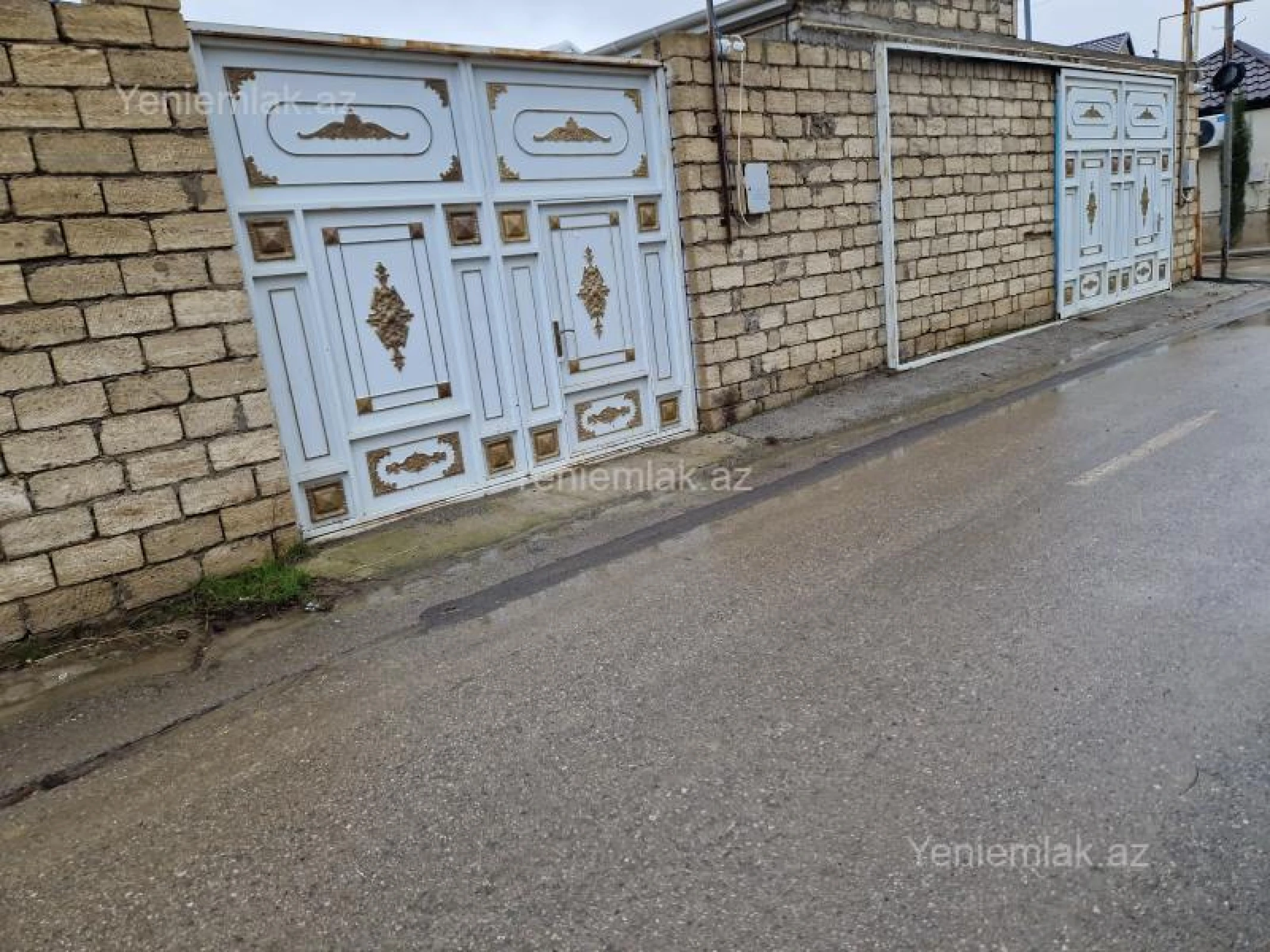 Satılır 8 otaqlı obyekt 208 m²