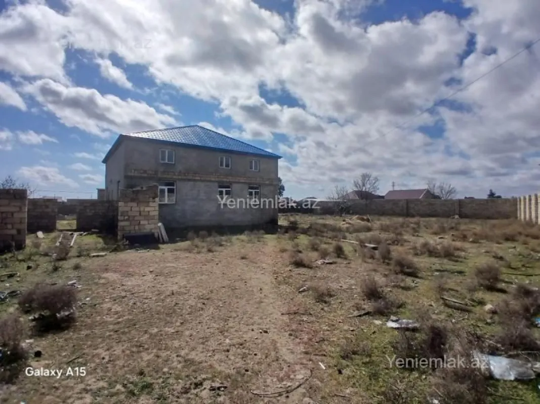 Satılır 5 otaqlı həyət evi 260 m²