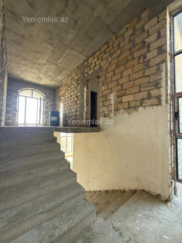 Satılır 6 otaqlı həyət evi 367 m²