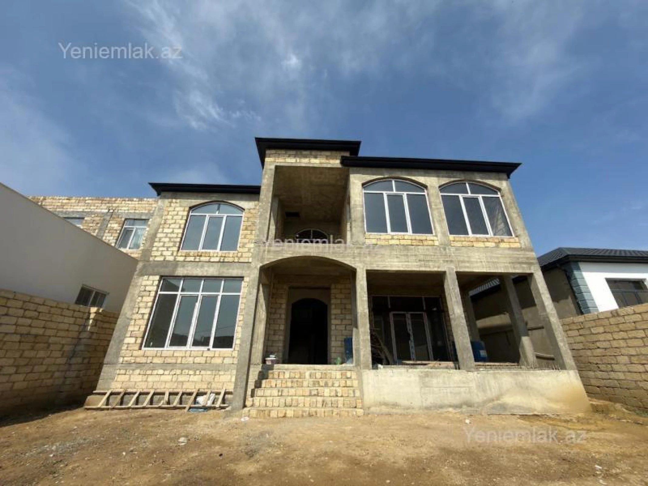 Satılır 6 otaqlı həyət evi 367 m²