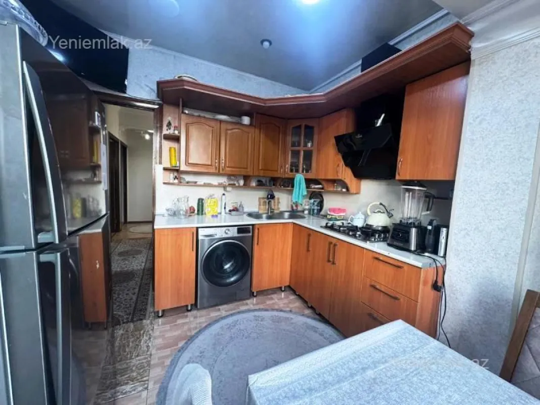 Satılır 4 otaqlı köhnə tikili 100 m²