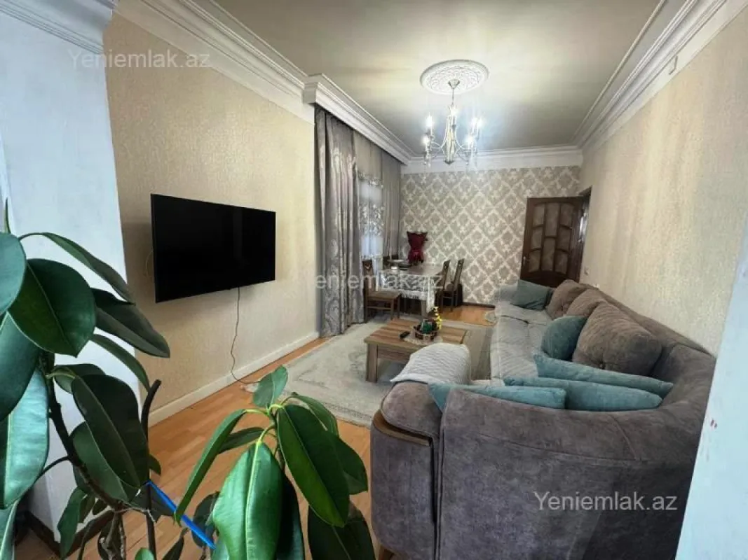 Satılır 4 otaqlı köhnə tikili 100 m²