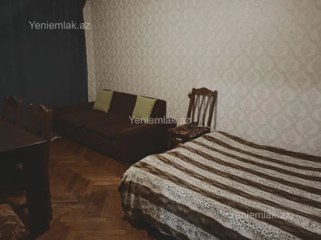 Satılır 1 otaqlı köhnə tikili 38 m²