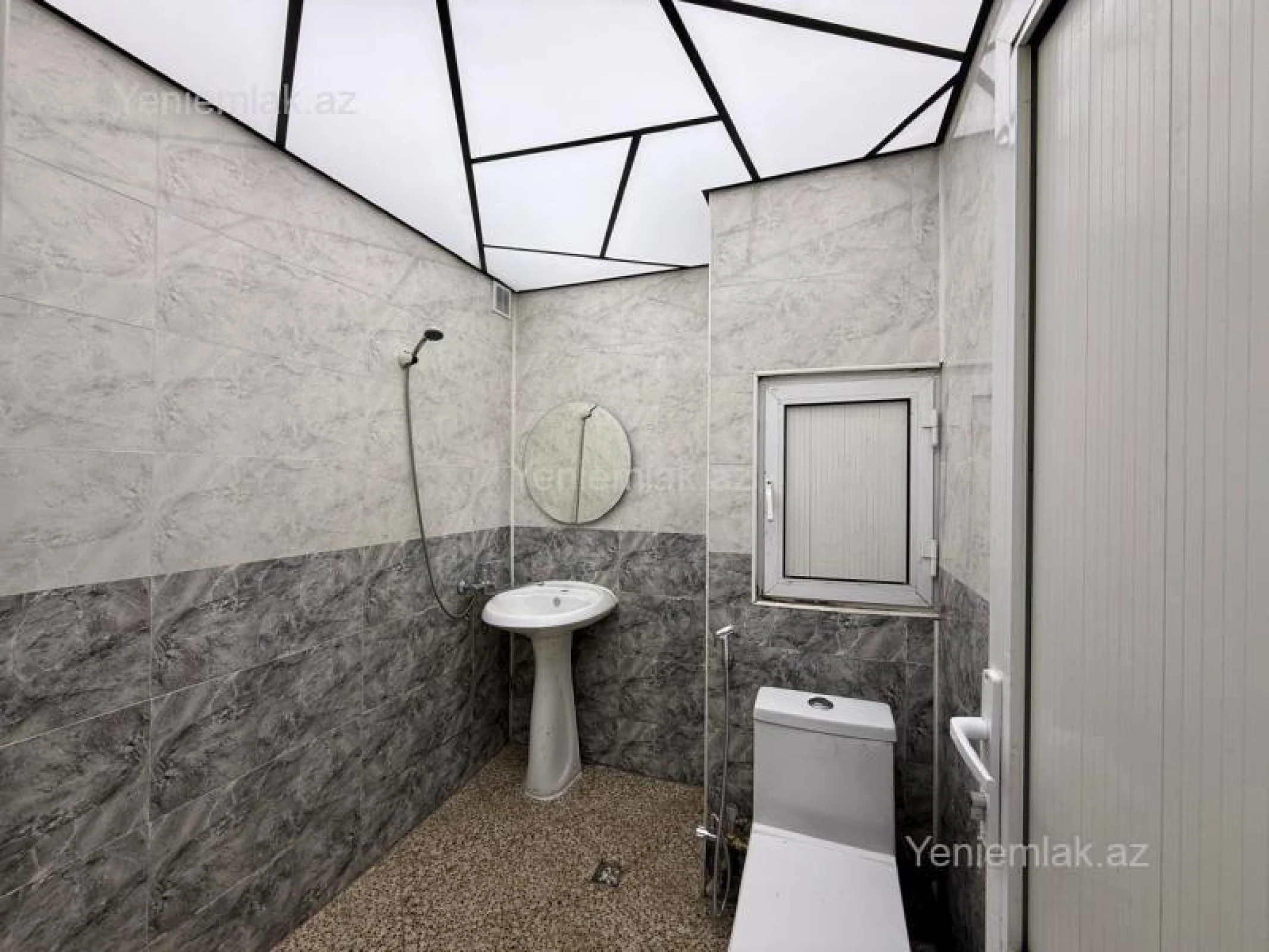 Satılır 2 otaqlı köhnə tikili 40 m²